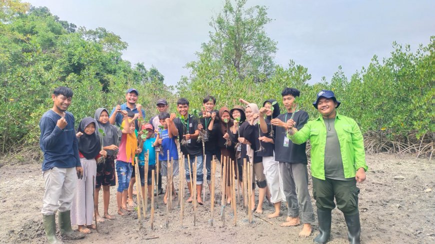 Komunitas Pegiat Mangrove Bersama Mahasiswa Edukasi Mangrove