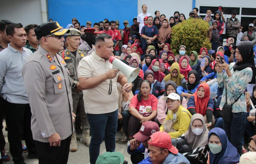 Win Solution : Bupati Nanang Berhasil Mediasi, Buruh PT SSH Dapat THR Penuh