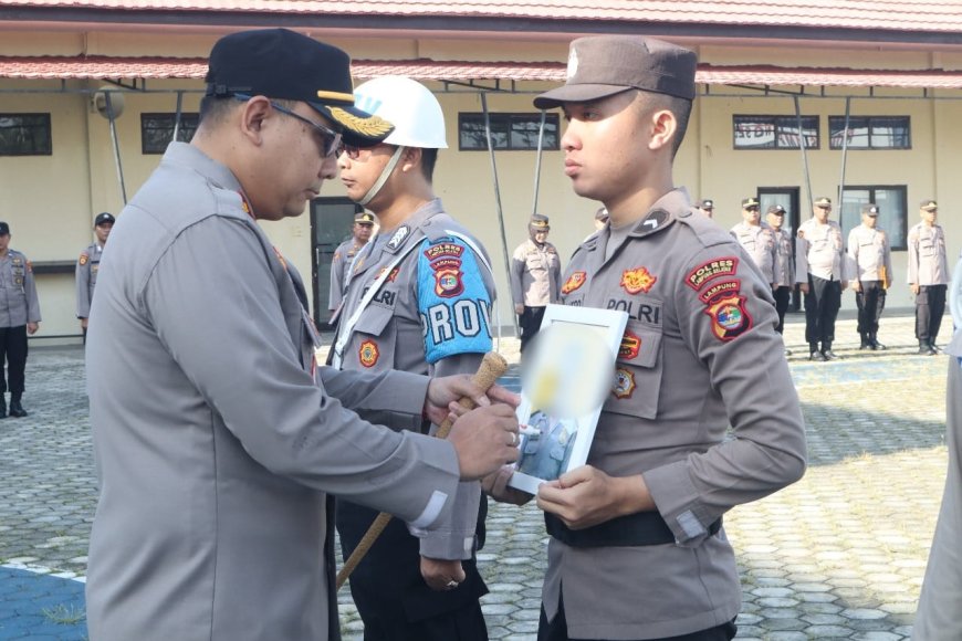 Langgar Kode Etik, Personil Polres Lamsel di berhentikan tidak dengan hormat.