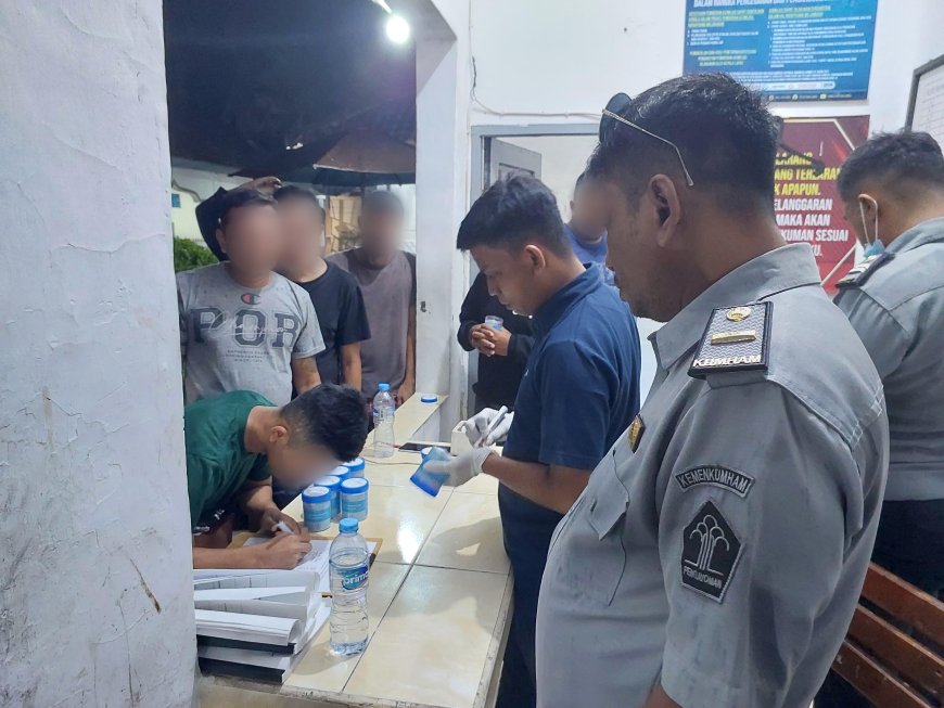 Lapas Kalianda Gandeng Kodim 0421/LS Geledah Blok Hunian dan Tes Urine Warga Binaan