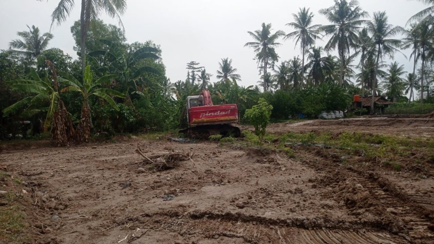 Diduga Menggunakan Solar Subsidi, Penggunaan Alat Berat Excavator di Palas